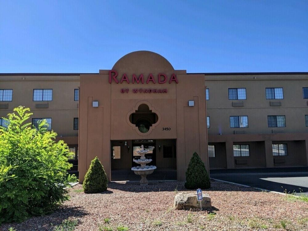 מלון Ramada By Wyndham סנטה פה מראה חיצוני תמונה