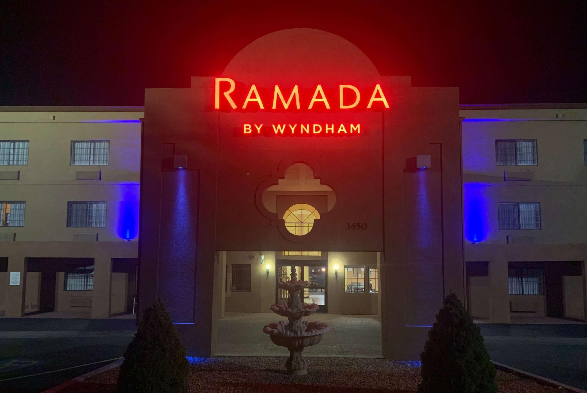 מלון Ramada By Wyndham סנטה פה מראה חיצוני תמונה